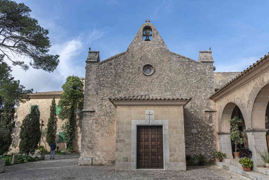 Mallorca - Randa 05 - santuari de Cura - iglesia.jpg